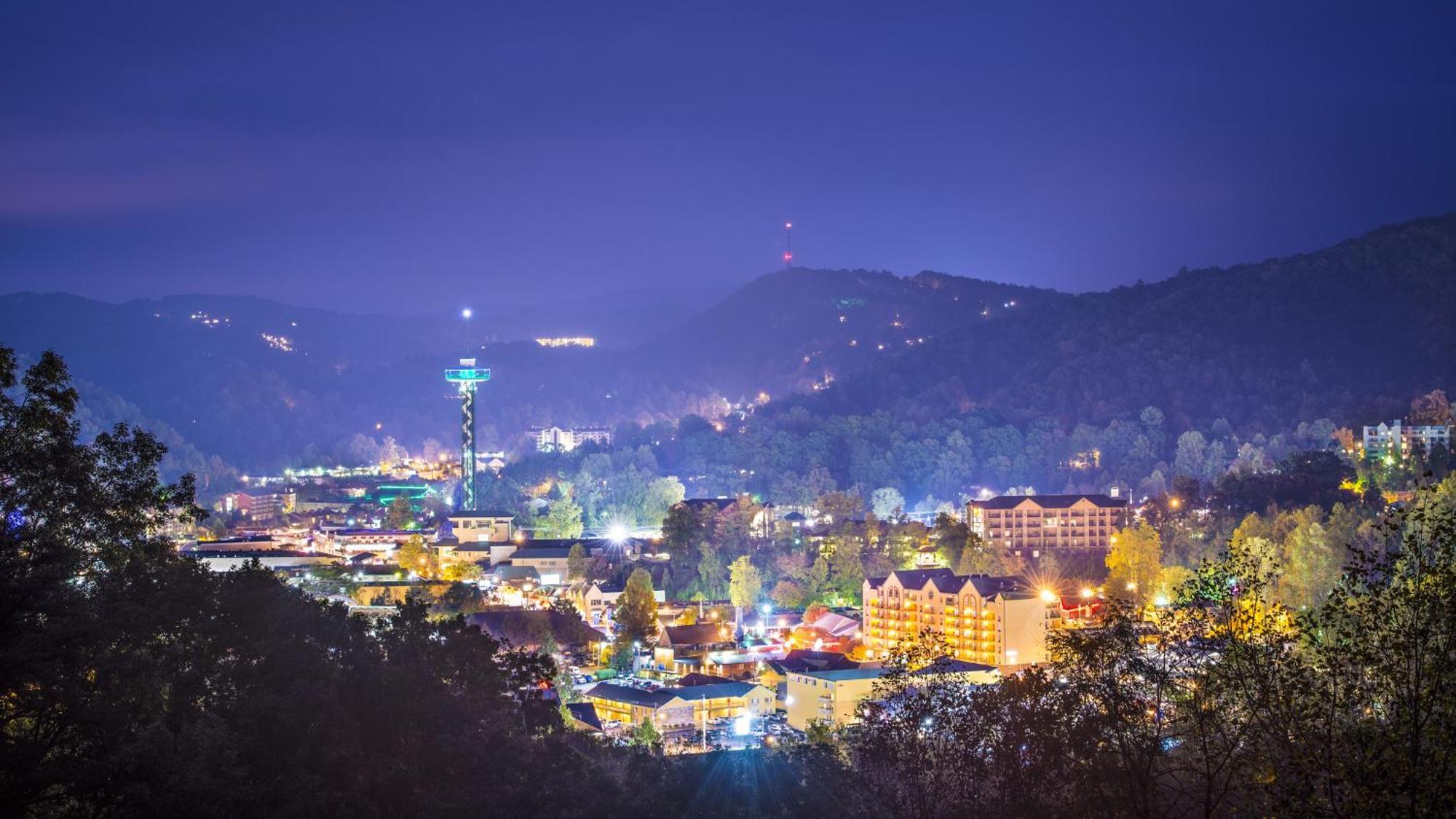 Smoky Bear Lodge With Guest House, Hot Tub, 1089 Free Tickets Each Paid Day, Dollywood And More Сев'єрвілл Екстер'єр фото
