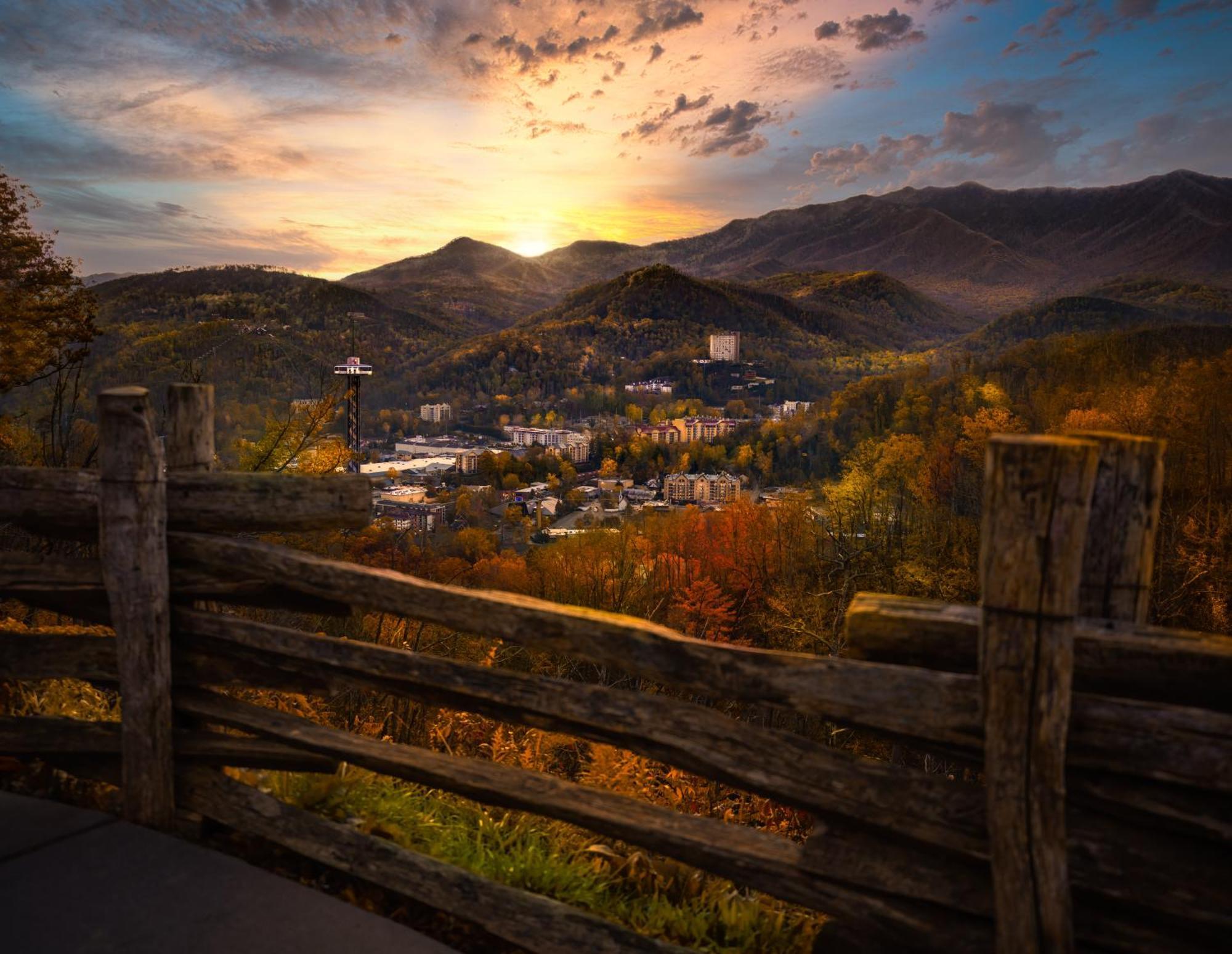 Smoky Bear Lodge With Guest House, Hot Tub, 1089 Free Tickets Each Paid Day, Dollywood And More Сев'єрвілл Екстер'єр фото