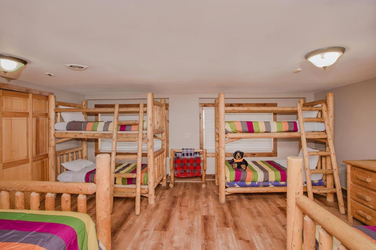 Smoky Bear Lodge With Guest House, Hot Tub, 1089 Free Tickets Each Paid Day, Dollywood And More Сев'єрвілл Екстер'єр фото