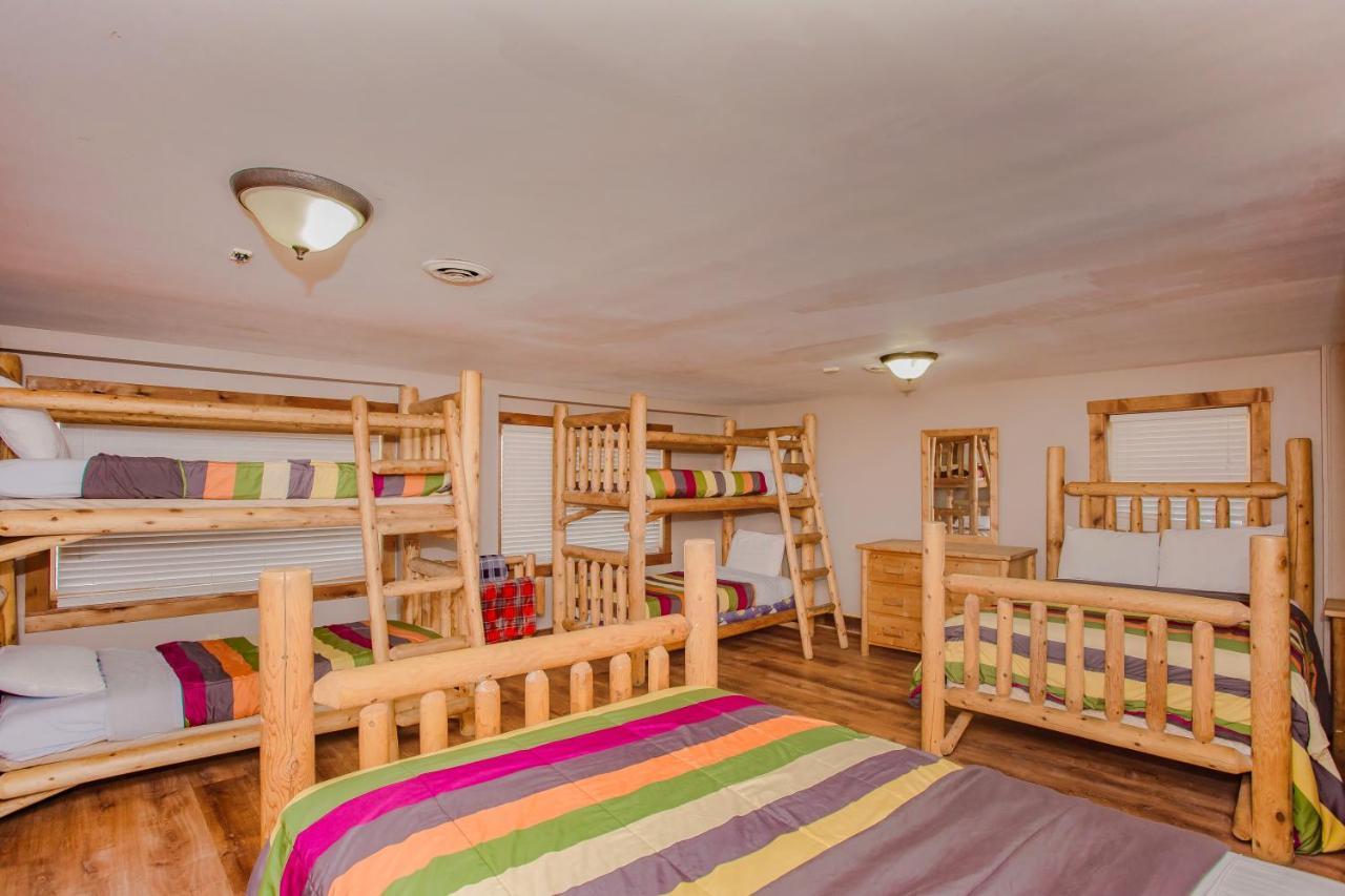 Smoky Bear Lodge With Guest House, Hot Tub, 1089 Free Tickets Each Paid Day, Dollywood And More Сев'єрвілл Екстер'єр фото