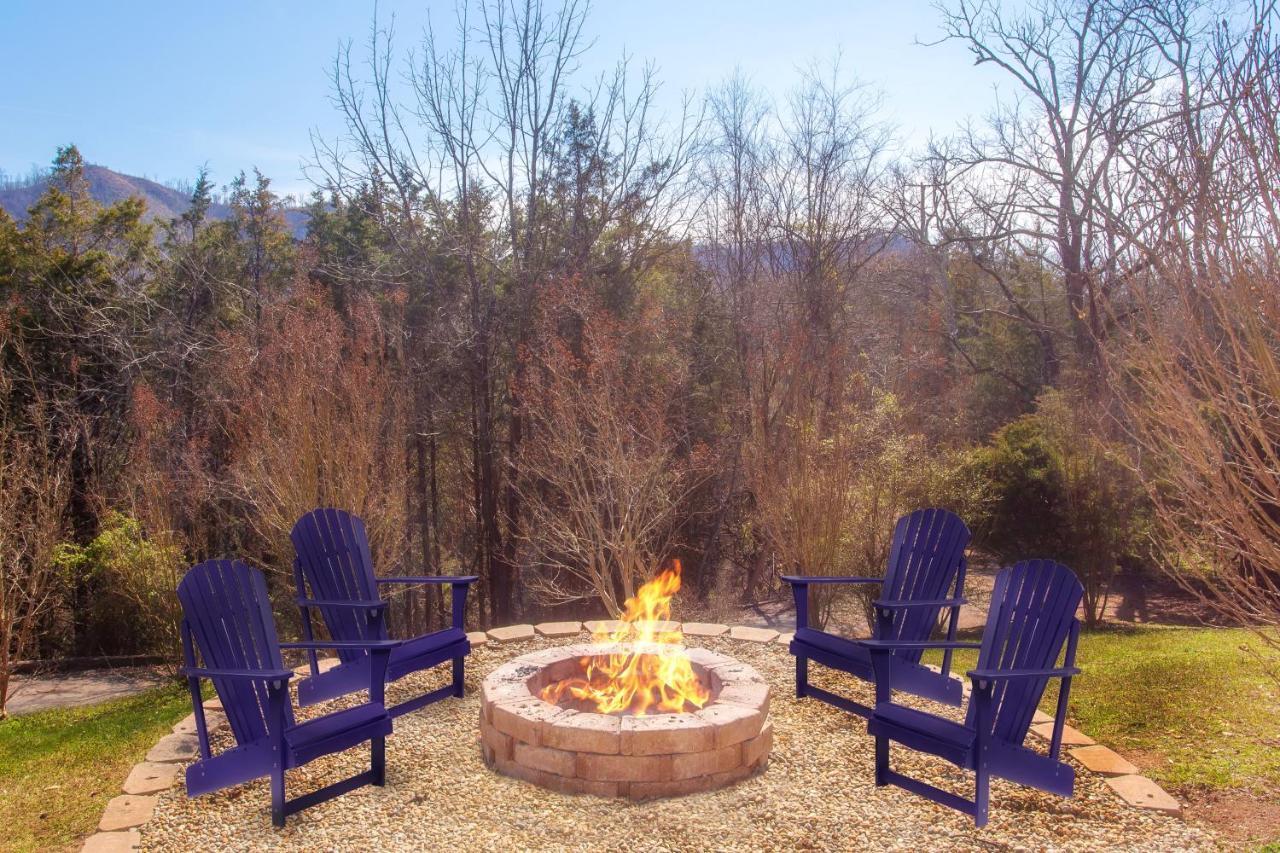 Smoky Bear Lodge With Guest House, Hot Tub, 1089 Free Tickets Each Paid Day, Dollywood And More Сев'єрвілл Екстер'єр фото
