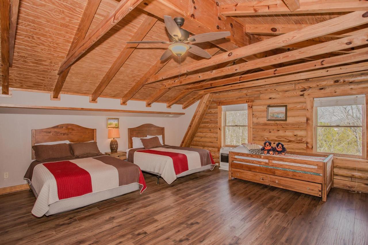Smoky Bear Lodge With Guest House, Hot Tub, 1089 Free Tickets Each Paid Day, Dollywood And More Сев'єрвілл Екстер'єр фото