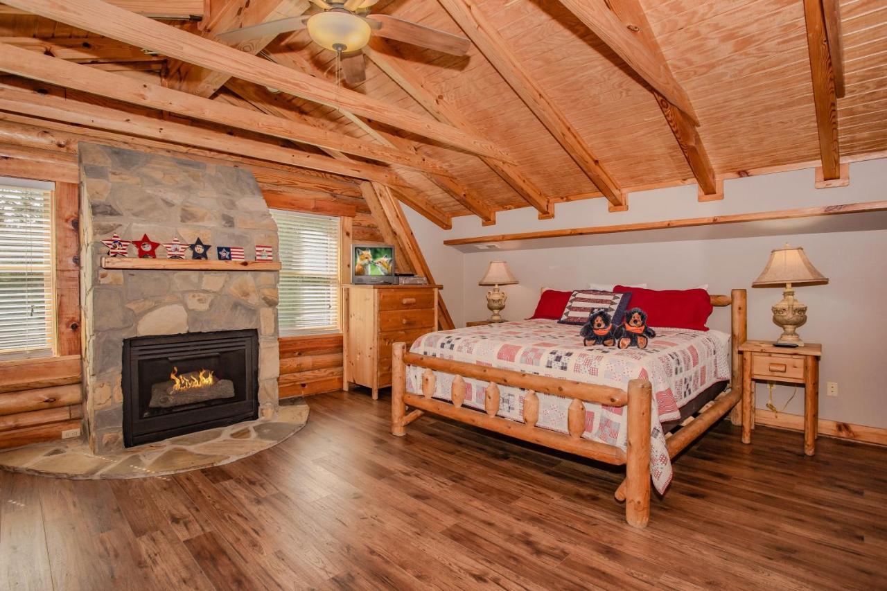 Smoky Bear Lodge With Guest House, Hot Tub, 1089 Free Tickets Each Paid Day, Dollywood And More Сев'єрвілл Екстер'єр фото